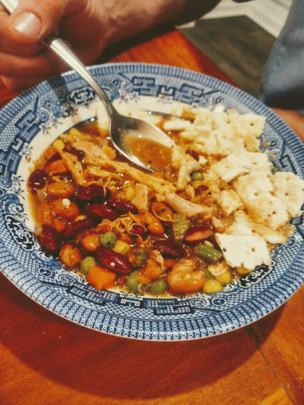 Savory drumstick chicken chili